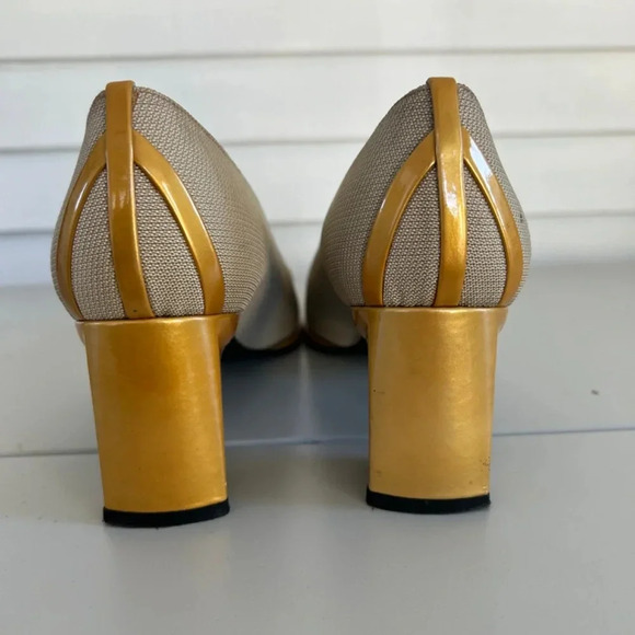 Vintage 1980/90's Stuart Weitzman Textured Square Toe Gold/Beige Pump Sz 9.5 - Picture 7 of 12